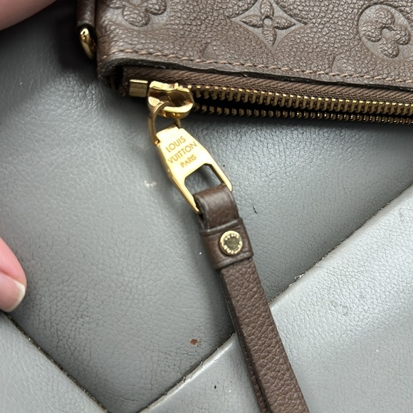 Like 🆕 Louis Vuitton Empriente Citadine leather muted taupe mini pouch wristlet - Picture 6 of 6